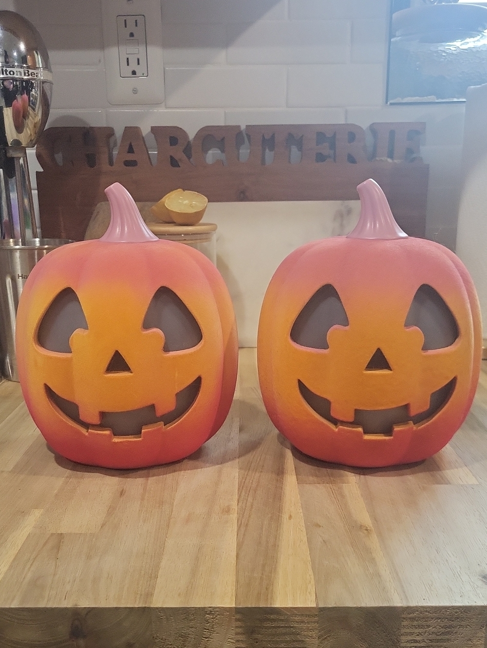 🎃 Ombre Pink & Orange Light Up Jack-O'-Lantern Pumpkin Set - Battery Operated - Picture 8 of 9